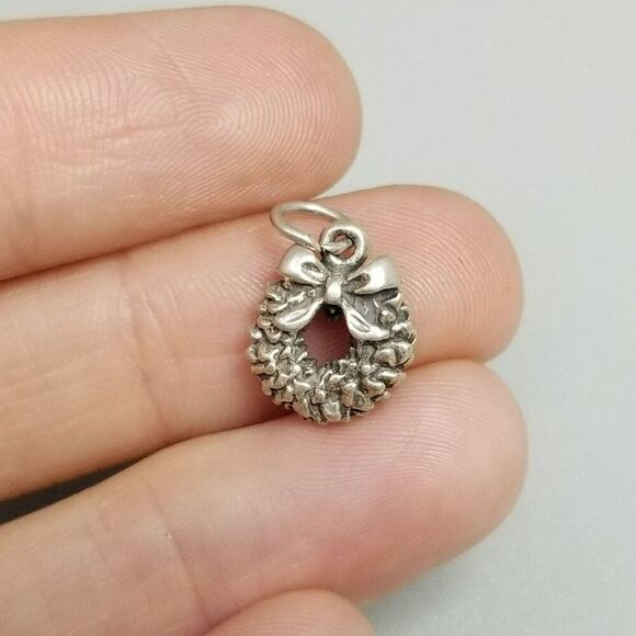 Vintage Sterling Silver Tiny Christmas Wreath Charm Pendant, Winter Holiday - Picture 8 of 8